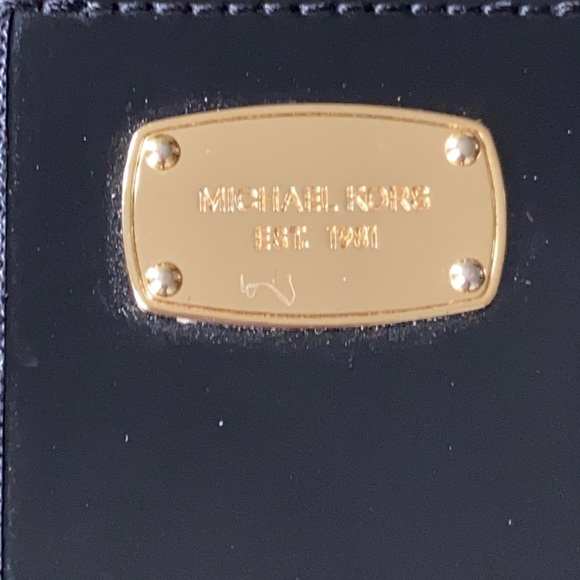 Michael Kors Leather Wallet ID keychain EUC - Picture 2 of 9